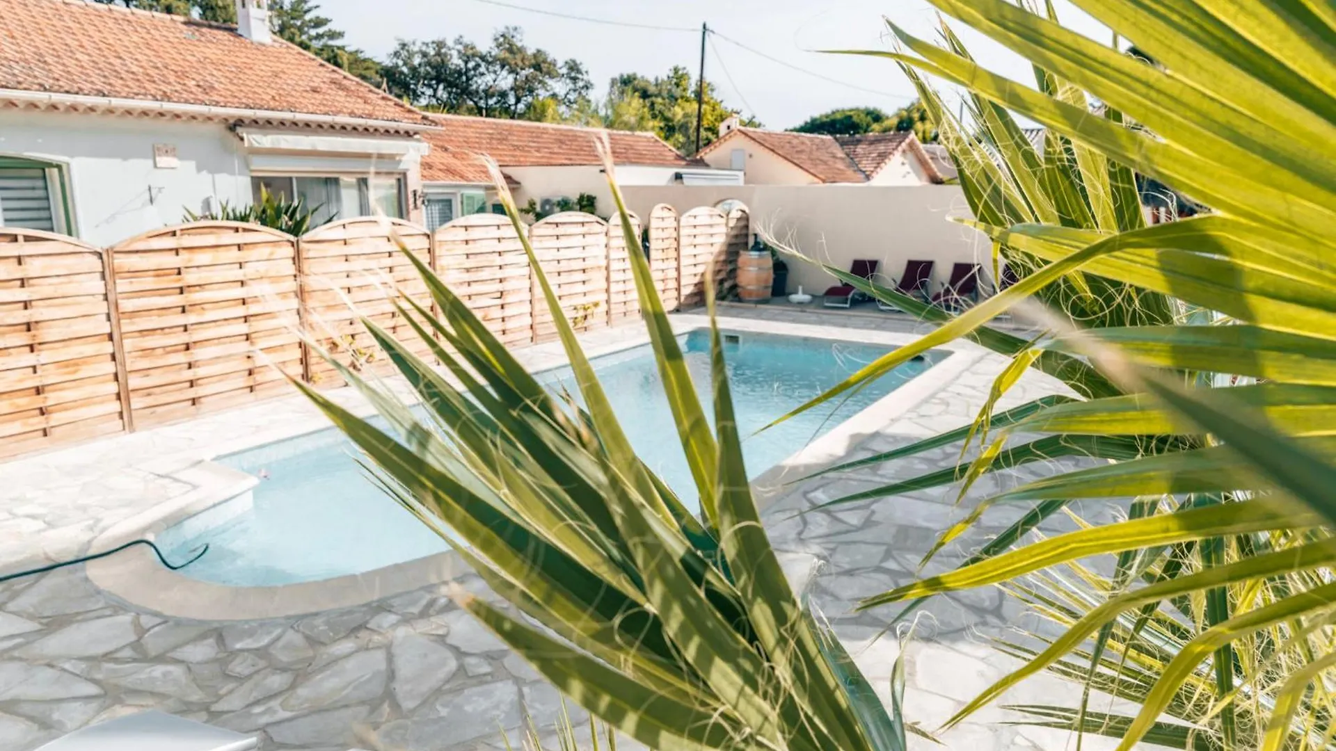 Reve D'Azur: Beachfront Villa with Shared Pool and BBQ Terrace Sainte-Maxime France