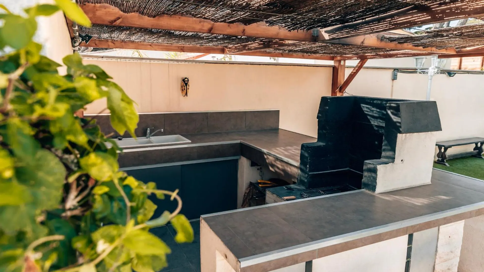 Reve D'Azur: Beachfront Villa with Shared Pool and BBQ Terrace Sainte-Maxime 0*,  France