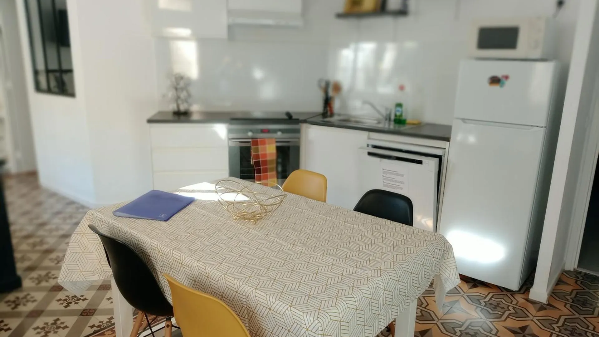 Reve D'Azur: Beachfront Villa with Shared Pool and BBQ Terrace Sainte-Maxime France
