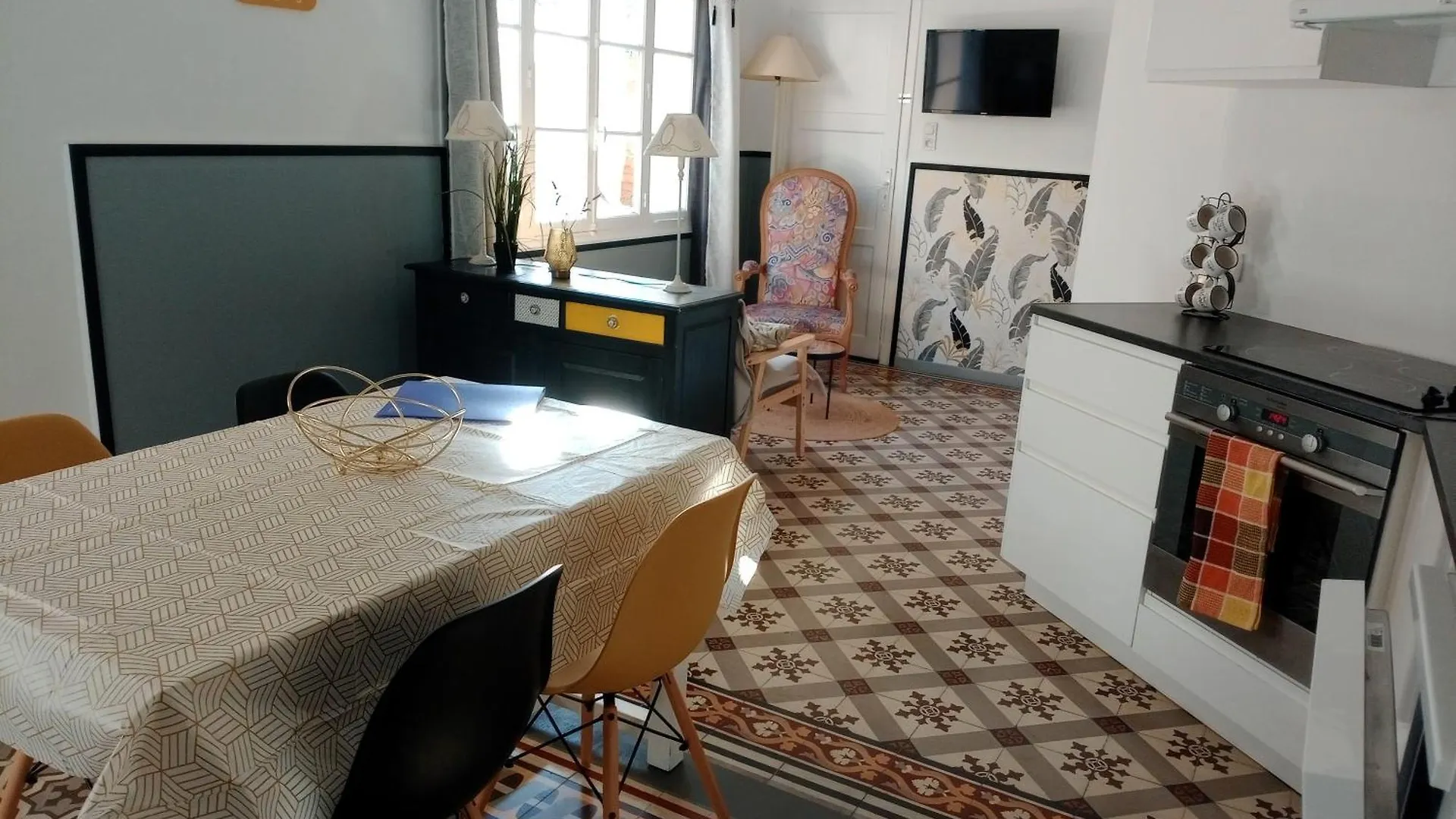 Holiday home Reve D'Azur: Beachfront Villa with Shared Pool and BBQ Terrace Sainte-Maxime France