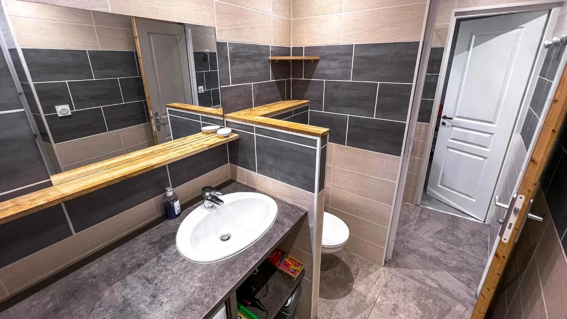 Reve D'Azur, 2 Chambres, Maison Julia En Bord De Mer A La Nartelle, Piscine Partagee, Parking & Terrasse Bbq, Wifi Et Draps Inclus Plage A Pied Sainte-Maxime Francja