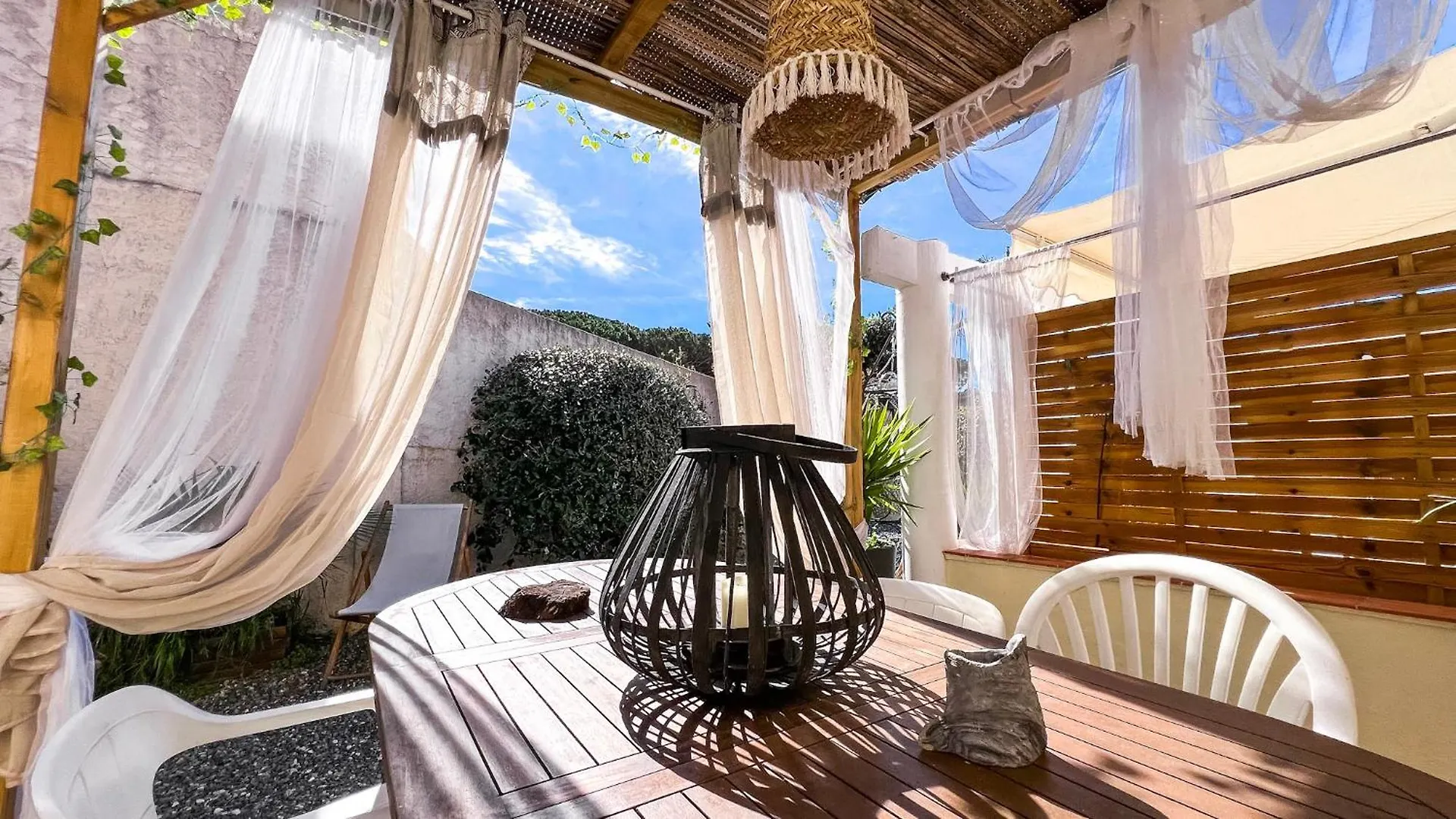 Reve D'Azur: Beachfront Villa with Shared Pool and BBQ Terrace Sainte-Maxime 0*,  France