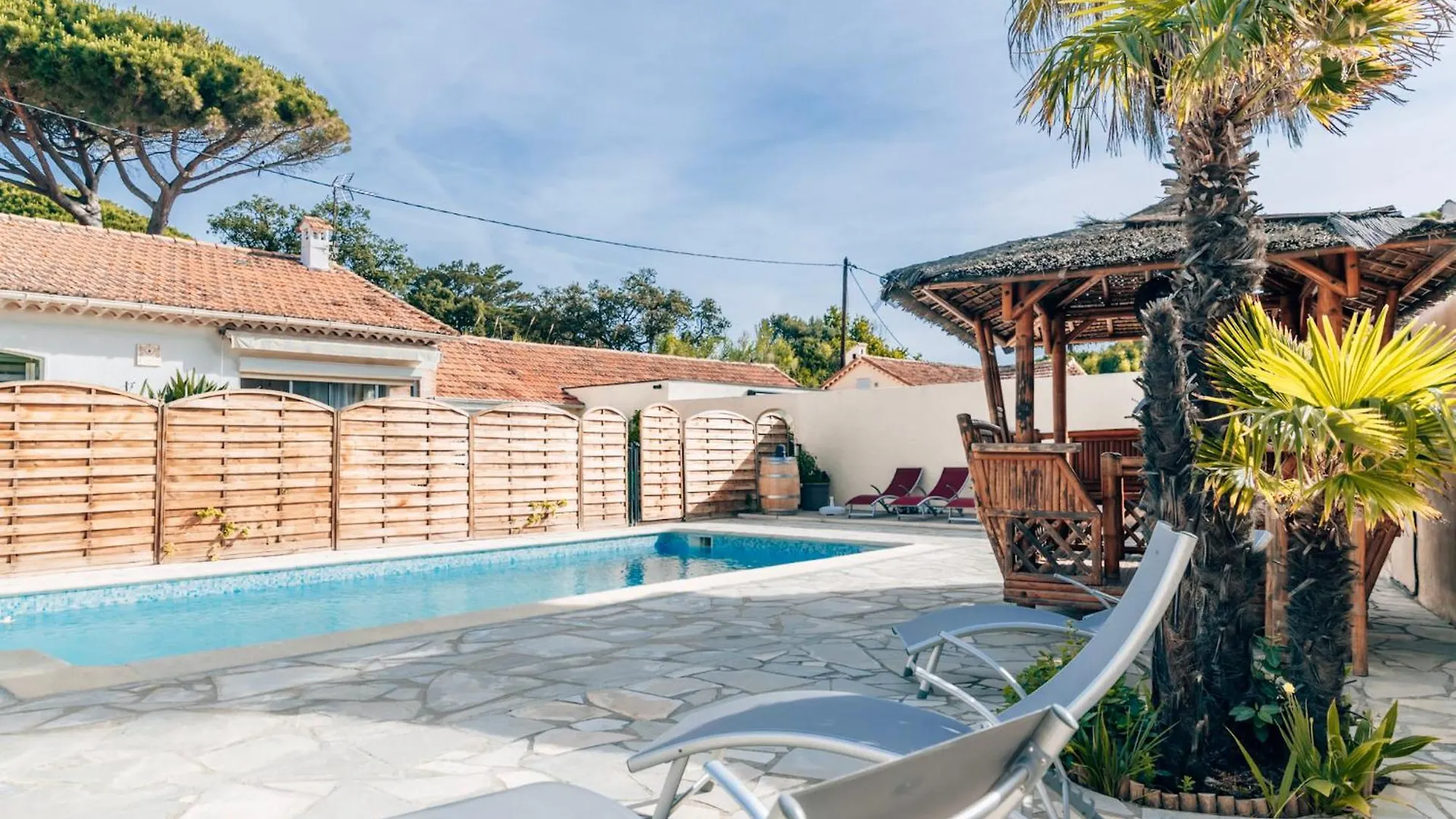 Reve D'Azur, 2 Chambres, Maison Julia En Bord De Mer A La Nartelle, Piscine Partagee, Parking & Terrasse Bbq, Wifi Et Draps Inclus Plage A Pied Sainte-Maxime Francja