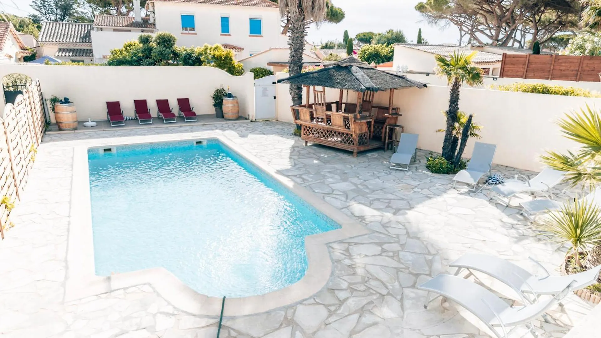Dom wakacyjny Reve D'Azur, 2 Chambres, Maison Julia En Bord De Mer A La Nartelle, Piscine Partagee, Parking & Terrasse Bbq, Wifi Et Draps Inclus Plage A Pied Sainte-Maxime Francja