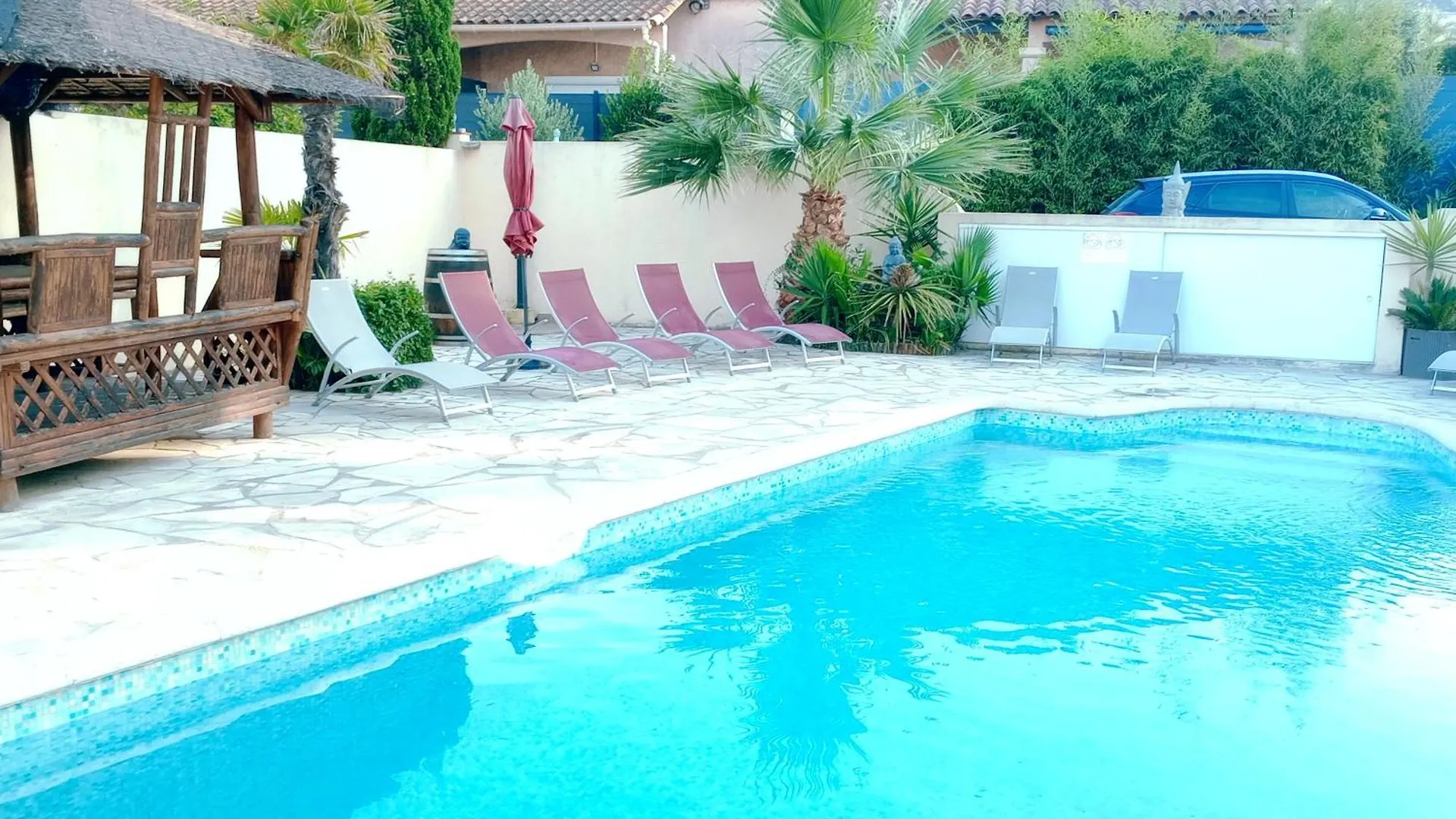 Holiday home Reve D'Azur: Beachfront Villa with Shared Pool and BBQ Terrace Sainte-Maxime